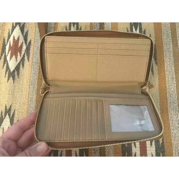 New Michael Kors Jet Set Brown Gold Pebbled Leather Zip Around Wristlet Wallet - Picture 3 of 6